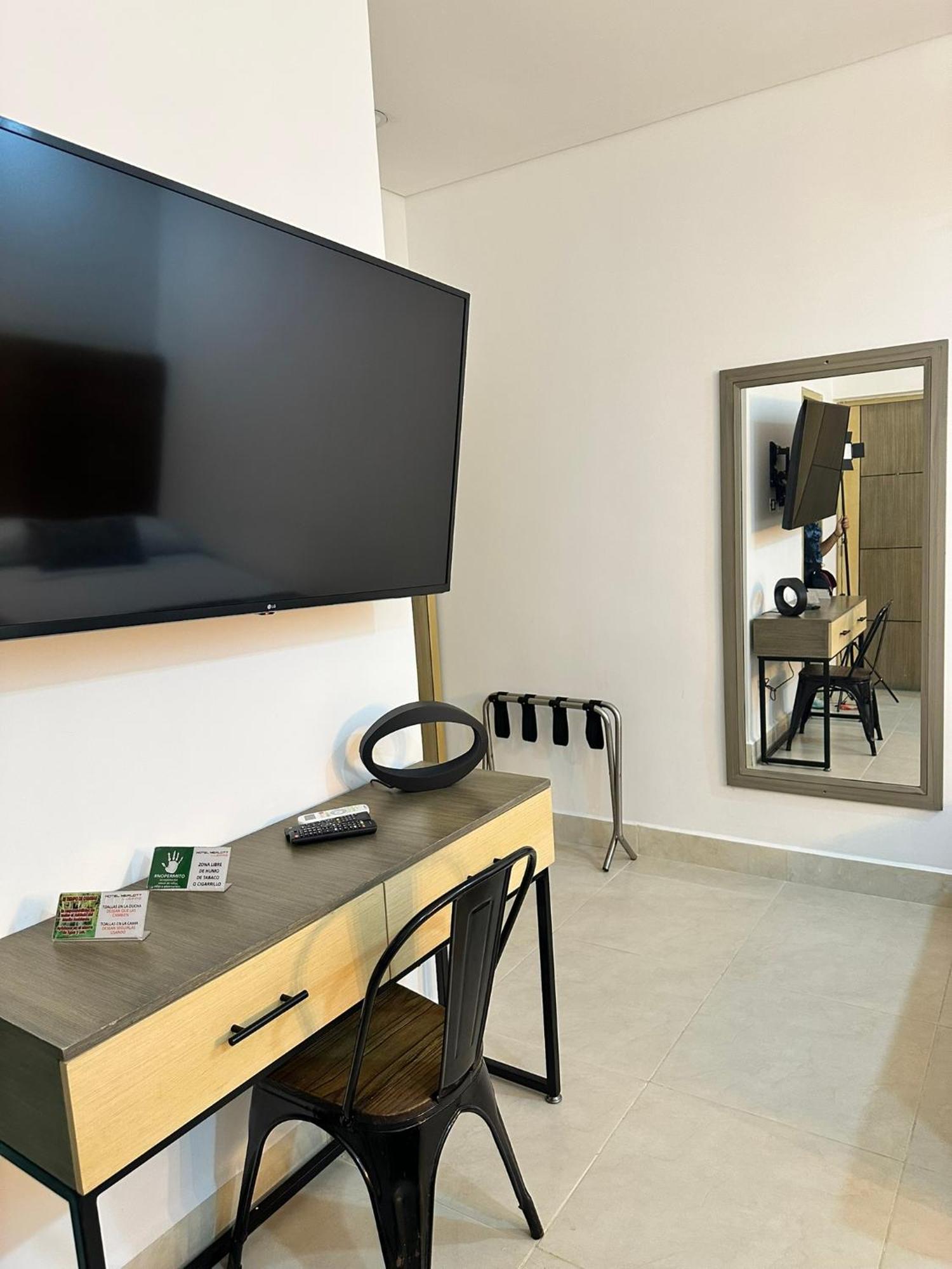 Hotel Merlott Lleras Медельин Экстерьер фото